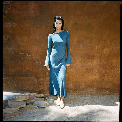 Vestido Largo de Seda Azul con Protección Solar - Estilo Vacacional - Image 2
