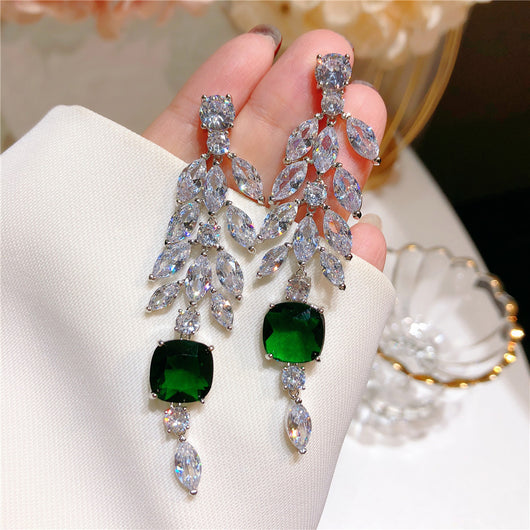 Aretes Largos de Circonita con Borla en Forma de Hoja para Mujer - Image 3