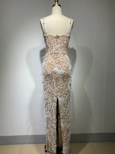 Vestido de Noche Elegante con Plumas y Pedrería Ajustado para Eventos - Image 8