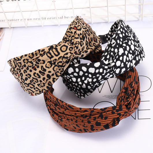 Diadema Cruzada Estampado Leopardo Blanco y Negro - Image 7