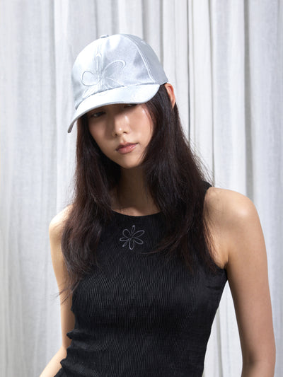 Gorra Tipo Visera con Bordado en Plata - Image 9