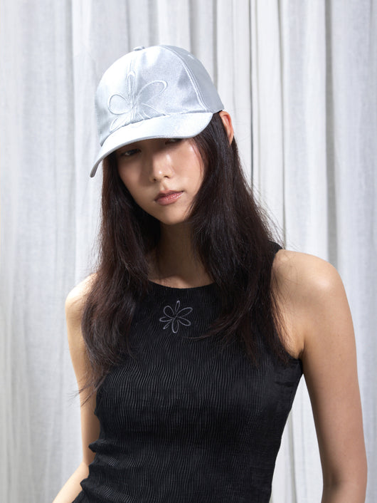 Gorra Tipo Visera con Bordado en Plata - Image 9