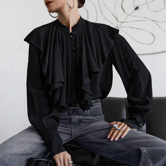 Blusa Negra Elegante con Volantes Drapeados Estilo Palacio