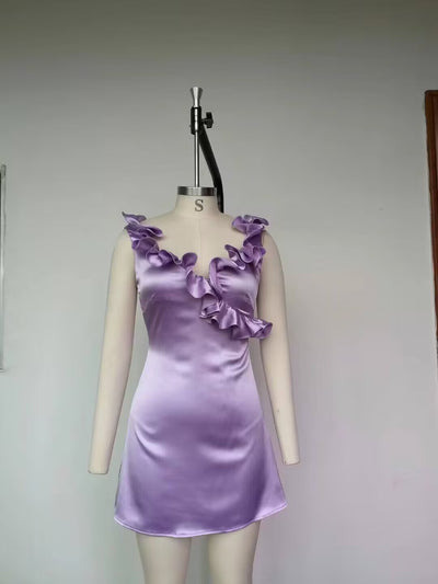 Vestido Satinado Entallado con Volantes y Detalles de Costura - Image 13