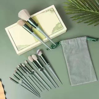 Set de 13 Brochas de Maquillaje Verde Secado Rápido Súper Suaves para Rubor y Polvos - Image 13