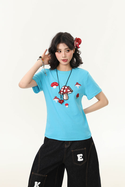 Camiseta Cuello Redondo Manga Corta con Bordado de Hongos para Mujer - Image 17