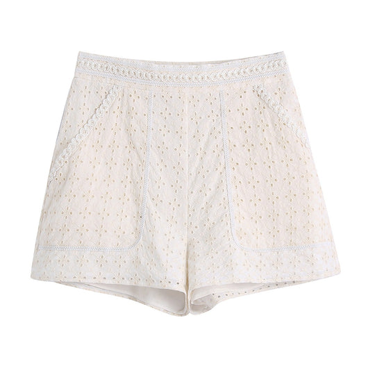 Conjunto Elegante de Blusa y Shorts con Bordado Calado - Image 11