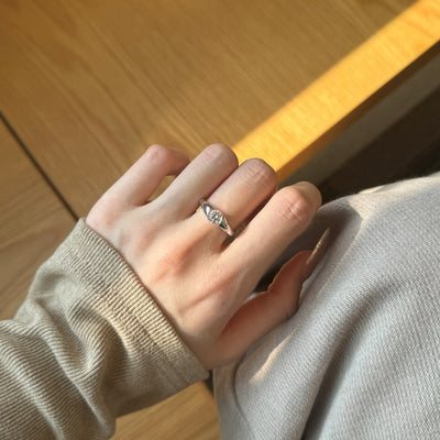 Anillo de Estilo Chino Brillante con Detalles Ornamentales para Mujer