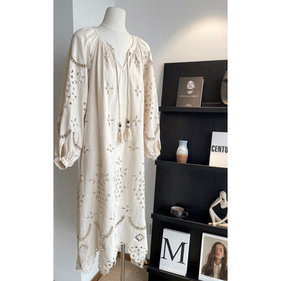 Vestido Maxi Boho Étnico de Lino con Bordados, Escote V Blanco - Image 4