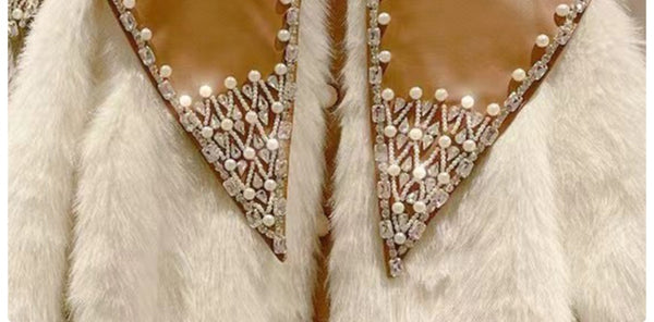 Abrigo Acolchado para Mujer con Cuello Decorado de Perlas