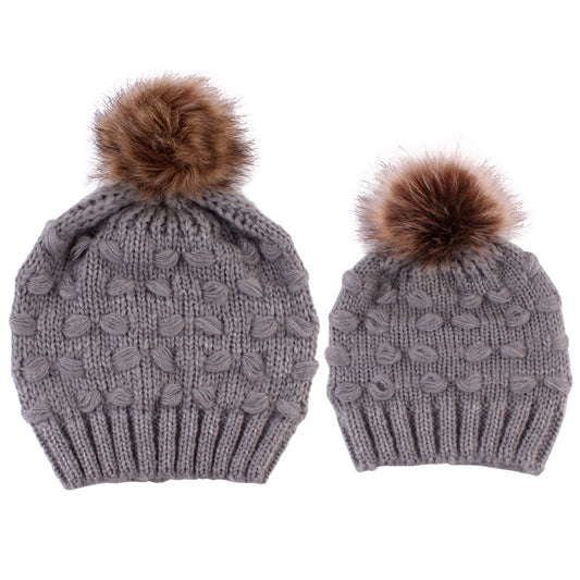 Gorro de Punto Familiar con Pompón de Pelaje - Diseño Mariposa Cálido