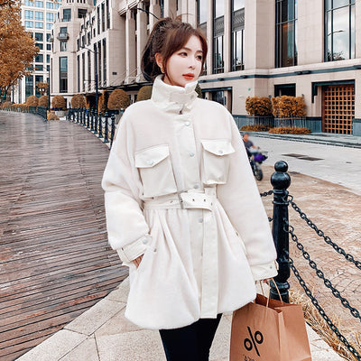Abrigo de Pelaje Blanco Suelto para Mujer - Diseño Elegante Todo en Uno - Image 10