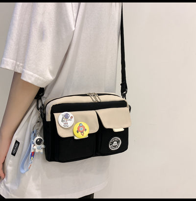 Bolsa Mensajera Crossbody para Hombre con Distintivo - Image 11