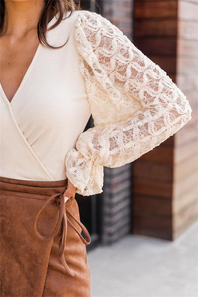 Blusa Elegante Cuello V con Encaje y Mangas Largas - Image 5