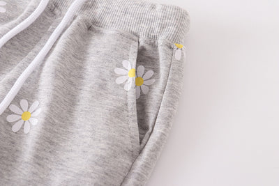 Shorts Gris Claro para Niñas con Estampado de Margaritas - Image 11