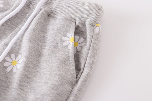 Shorts Gris Claro para Niñas con Estampado de Margaritas - Image 11
