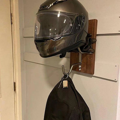 Soporte de Pared para Casco de Motocicleta en Madera - Organizador y Perchero - Image 4