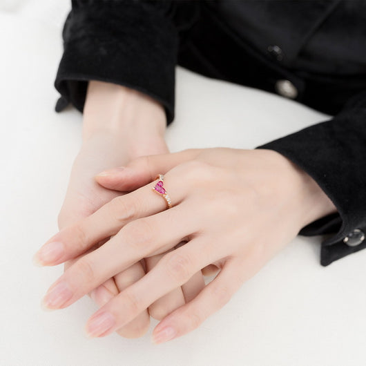 Anillo de Corazón en Oro con Circón y Corindón Rojo para Mujer - Image 9