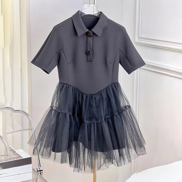 Vestido Corto Minimalista con Detalles de Malla - Diseño Occidental Moderno