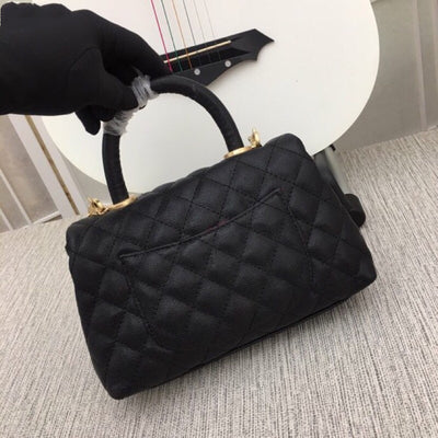 Bolso Bandolera de Cuero Caviar con Patrón de Cadena Diamante - Image 10