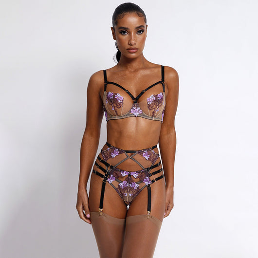 Conjunto de Lencería con Arnés de Tres Puntos y Sostén de Varilla - Image 12