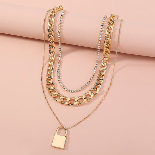 Collar Colgante de Cadena Multicapa Diamantado en Metal Pesado