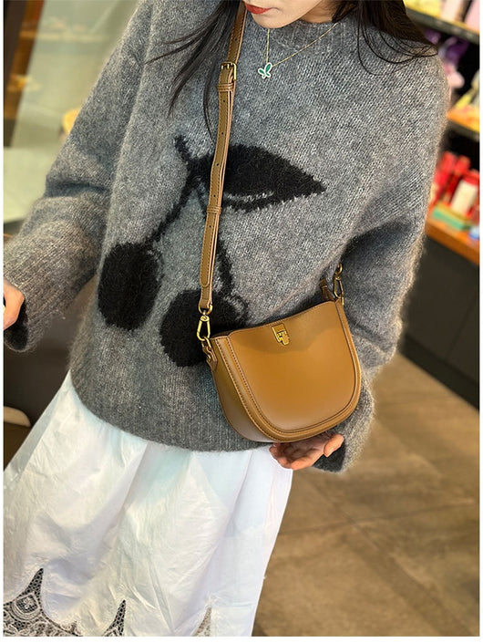 Bolso Mensajero de Cuero para Mujer - Diseño Minimalista y Versátil - Image 14