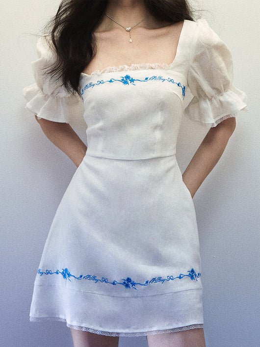 Vestido de Lino Blanco con Bordado Azul y Cuello Generoso - Manga Corta Verano - Image 13