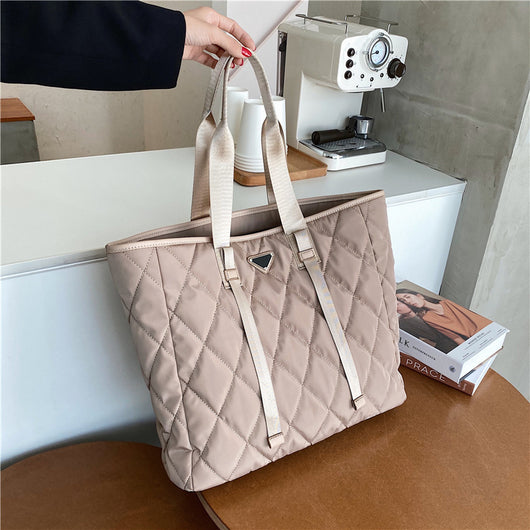 Bolso Grande de Nylon con Correa Simple - Image 6