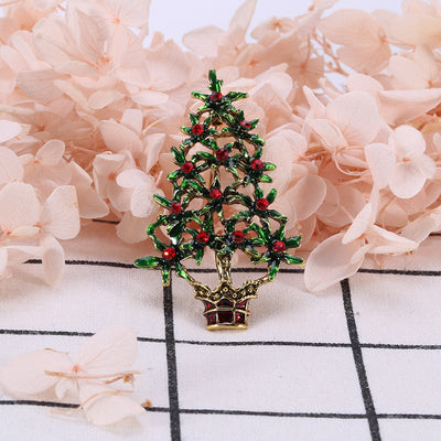 Broche Navideño de Árbol Dorado con Gotitas de Cristal - Image 5