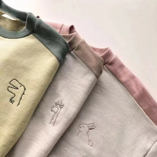 Conjunto de 2 Piezas de Sudaderas con Animales Bordados y Colores Contrastantes para Niños y Niñas - Image 9