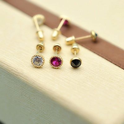 Aretes de Diamante Redondo en Oro con Cierre de Tornillo - Image 5