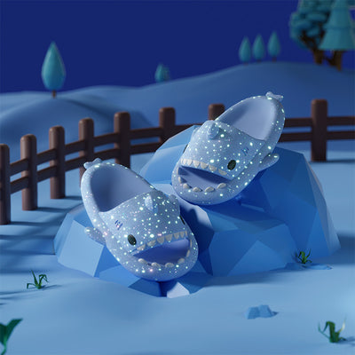 Pantuflas Tiburón con Luz Nocturna Diseño Noche Estrellada - Zapatillas de Casa para Parejas - Image 6