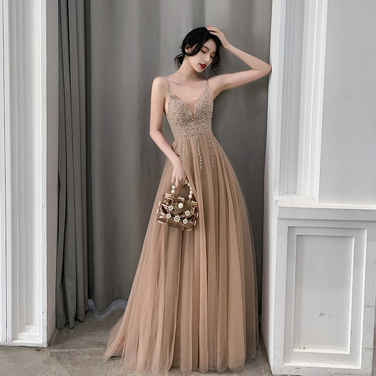 Vestido Elegante con Tirantes para Eventos Corporativos y Ceremonias - Image 4