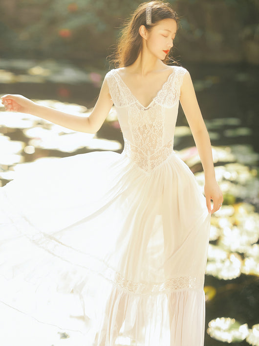 Vestido Blanco de Gasa con Espalda Descubierta y Detalles de Encaje - Image 2