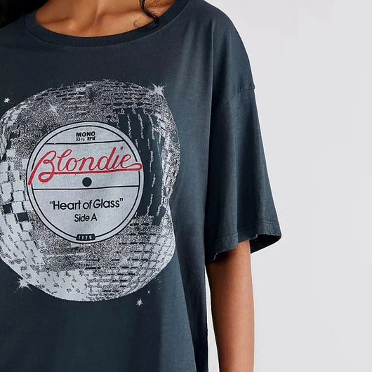 Remera Suelta Cuello Redondo con Estampado de Letras Círculo Manga Corta para Mujer - Image 13