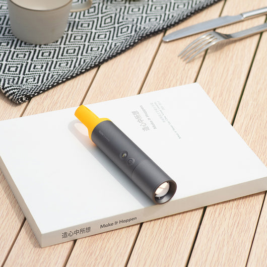 Linterna LED Recargable de Largo Alcance para Emergencias y Aventuras - Image 12