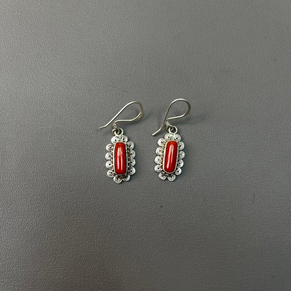 Aretes Nepalíes de Cuentas Rojas - Diseño Simple y Elegante