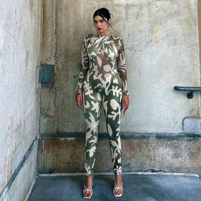 Jumpsuit Estampado para Mujer con Cuello Halter y Fruncido - Image 10