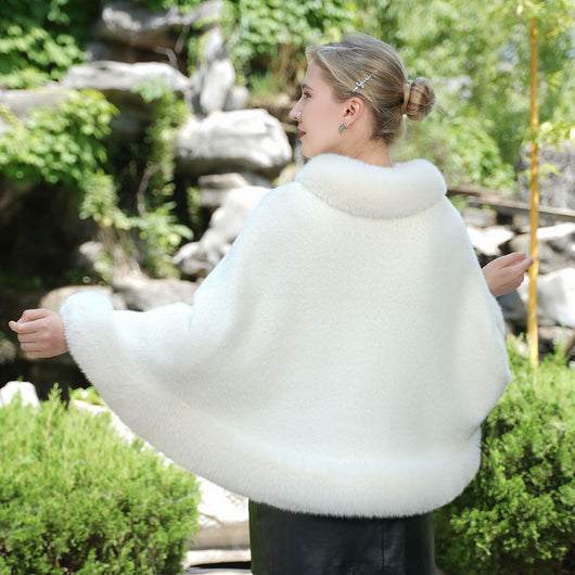 Capa Cardigan de Piel Blanca con Cuello de Peluche Estilo Inverness - Image 3