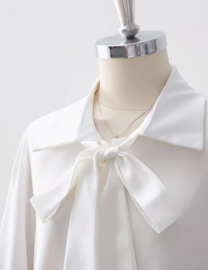 Blusa Blanca con Moño de Satén en Solapa para Mujer - Image 7