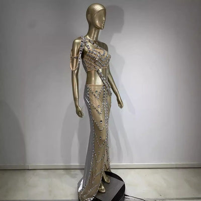 Traje Vestido Brillante con Cristales Decorativos - Image 3