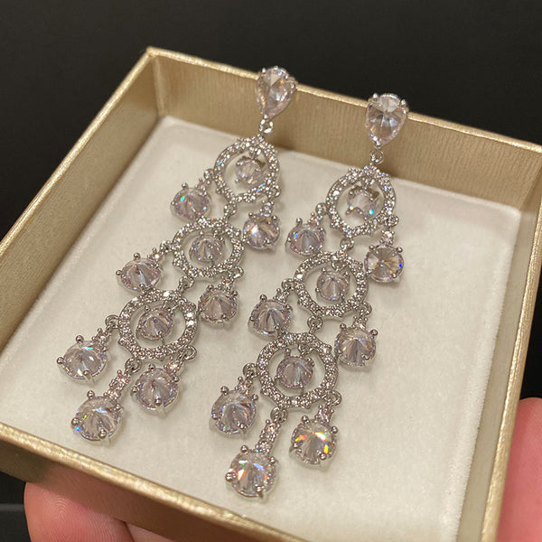 Aretes Largos de Circón con Borla - Elegancia Femenina