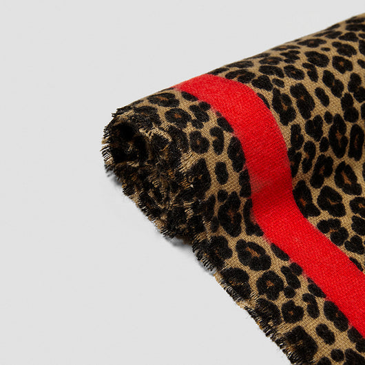 Poncho Leopardo Rojo Navideño en Cashmira Gruesa y Cálida - Image 4