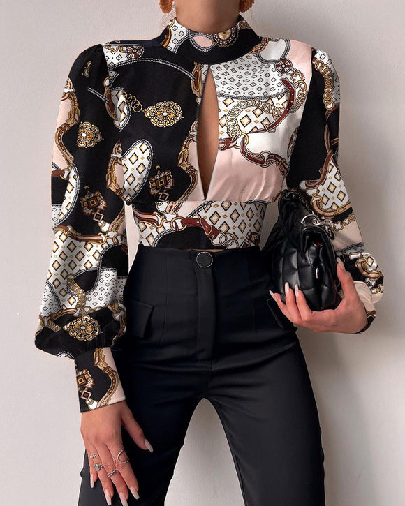 Blusa Elegante de Cuello Alto con Mangas Globo y Detalles Recortados