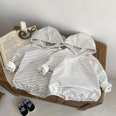 Mameluco Infantil con Capucha y Rayas Elegantes