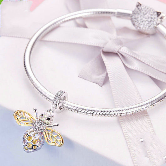 Dije de Plata Esterlina Abeja Chapada en Oro Blanco - Image 3
