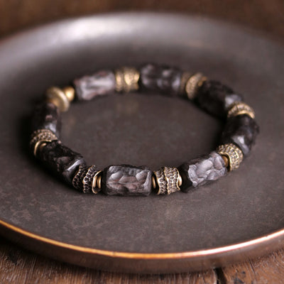Pulsera Étnica Artesanal Texturizada para Mujer Literaria - Image 3