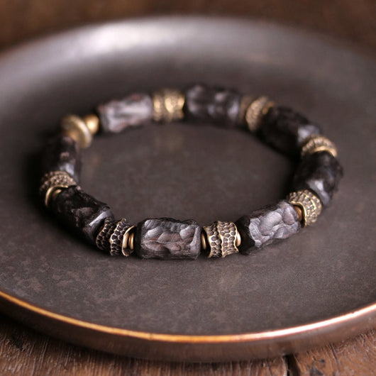 Pulsera Étnica Artesanal Texturizada para Mujer Literaria - Image 3