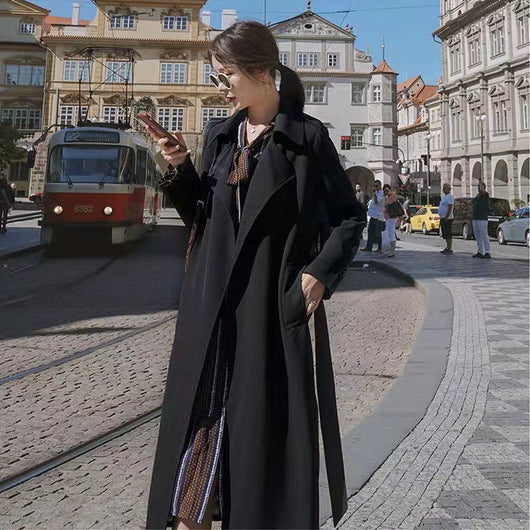 Abrigo Drapado Largo para Mujer Negro Moderno y Elegante - Image 7
